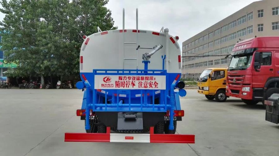 灑水車(chē)廠家：東風(fēng)145灑水車(chē)價(jià)格12萬(wàn)起，江蘇順利上牌